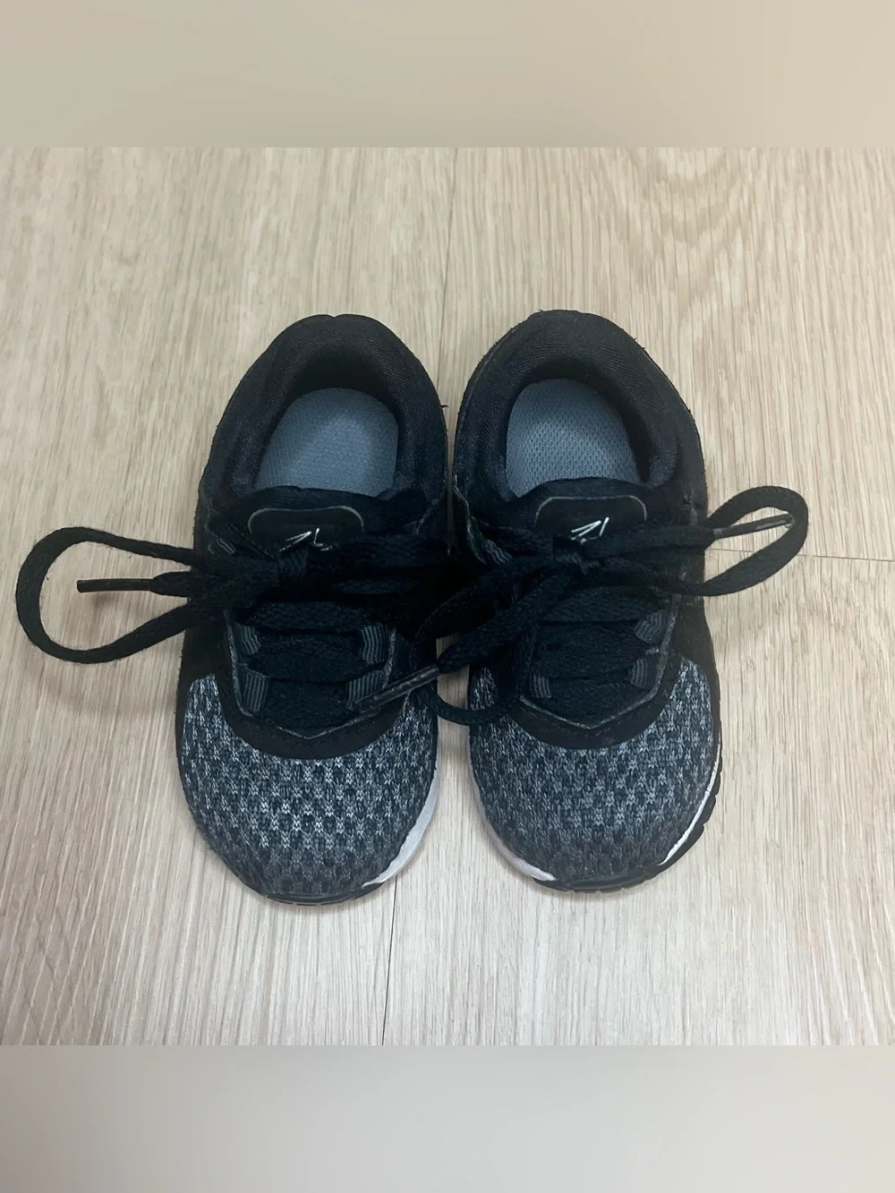 Nike Toddlers Black and Gray Mesh Air Trainer Sneakers